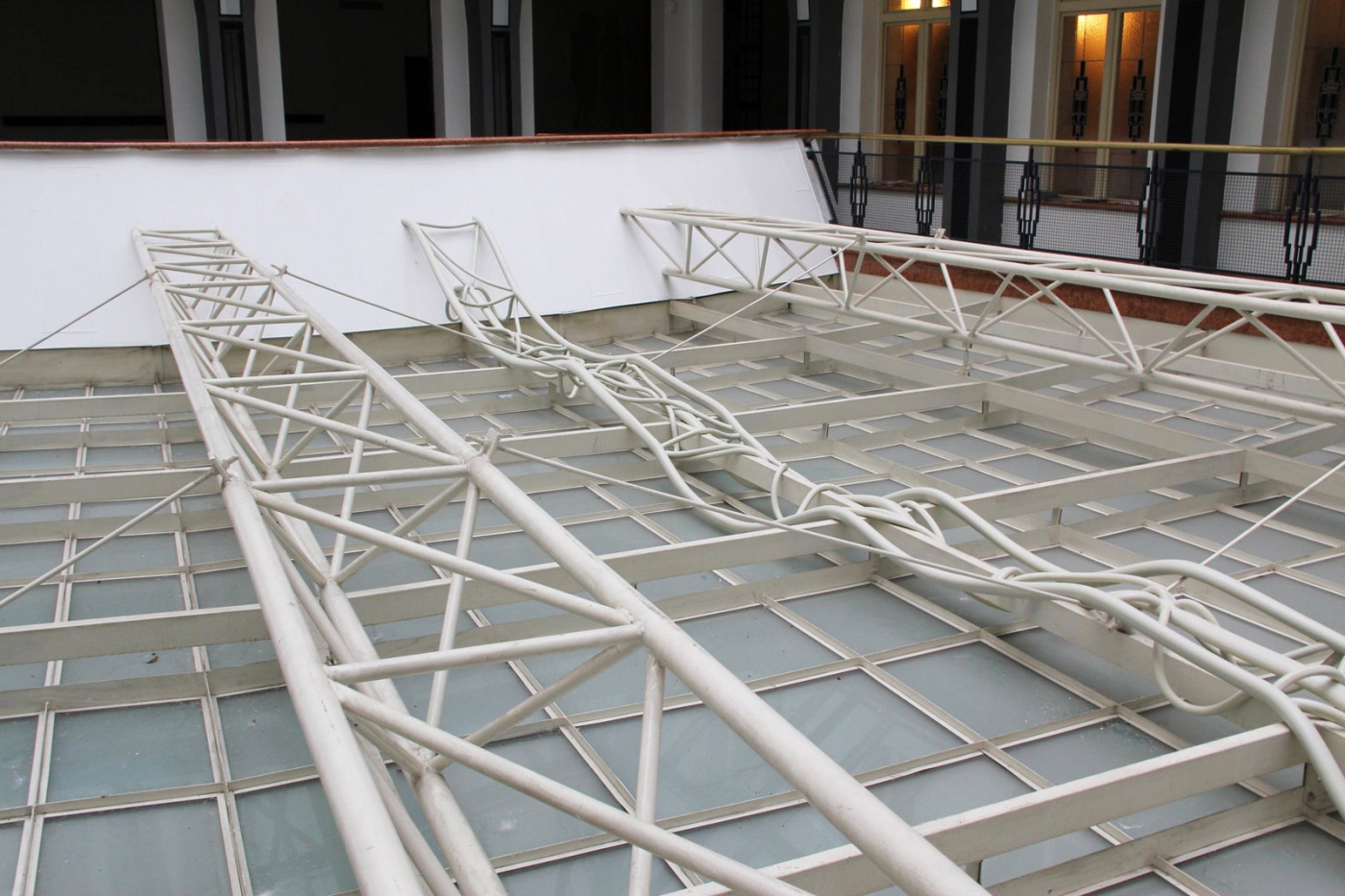 al-ali-tomas-moravec-pohled-do-instalace